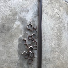 【無料０円中古品】雨樋、縦樋の端材と金具の画像