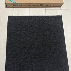未使用　タイルカーペットの画像