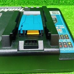 マキタ DC18RD 二口充電器【船橋馬込店】【店頭取引限定】【未使用】ITCBKSK8WYYZの画像