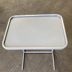 折り畳みテーブルの画像