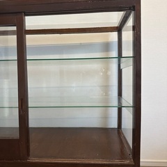 アンティークガラス棚の画像