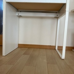 パソコンデスクの画像