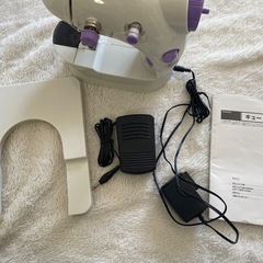 【ジャンク品】ミニミシン コンパクトミシン　電動ミシン　2WAY電源 AC電源 乾電池式　の画像