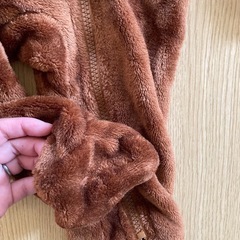 6-9m足と、手付きモコモコロンパースの画像