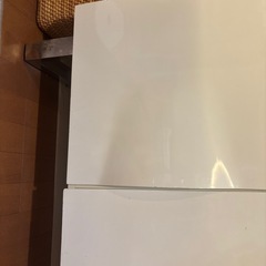 白の収納キャビネットの画像