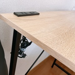 机と椅子の画像