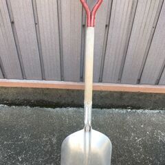 【引き取り限定。置き配。越前市内】ショベル 角型 大 シャベル 約1ｍ 農具の画像