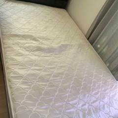 【取りに来ていただける方】セミダブルベッド　マットレスの画像