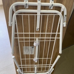 ニトリ折りたたみテーブル　シェルフ付きの画像