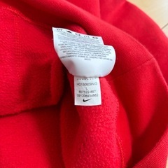 美品NIKEパーカーの画像