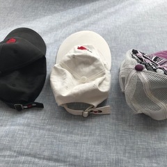 子供用54センチくらい帽子　キャップ3つの画像