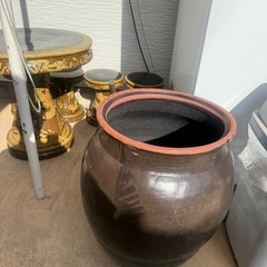 陶器テーブル　の画像