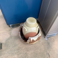 陶器テーブル　の画像