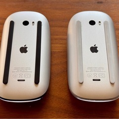 【2台セット】Apple Magic Mouse 2 （ブラック＋ホワイト）の画像