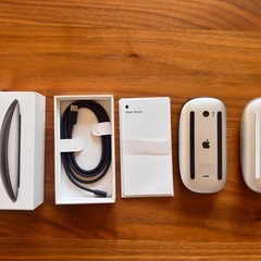 【2台セット】Apple Magic Mouse 2 （ブラック＋ホワイト）の画像