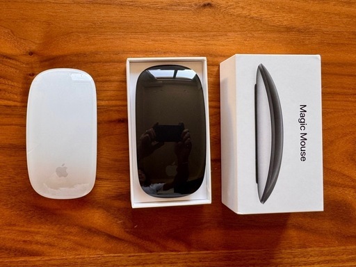 【メルカリ販売済】Apple Magic Mouse 2 （ブラック＋ホワイト）
