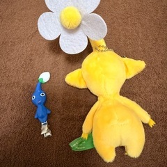 黄ピクミンのキーホルダーとピン
の画像