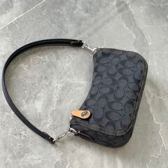 [コーチ] ブラックグレー タンニン swinger シリーズ ヴィンテージ刺繍 マージャンバッグ 脇下バッグ 斜め掛けショルダーバッグの画像