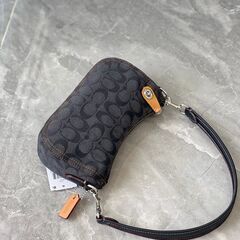 [コーチ] ブラックグレー タンニン swinger シリーズ ヴィンテージ刺繍 マージャンバッグ 脇下バッグ 斜め掛けショルダーバッグの画像