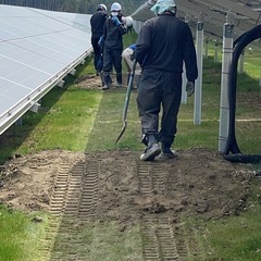 太陽光パネル、架台、パネル設置の画像