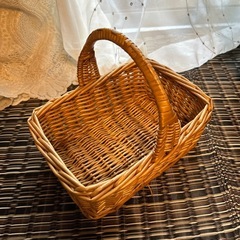 ラタン　バスケット　かご　持ち手付きの画像