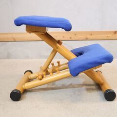 北欧ノルウェーのメーカー、STOKKE(ストッケ)のMULTI balans(マルチ・バランス)です！高さ調整と折り畳みが可能なバランスチェアーお子様から大人まで末永く活躍します♪の画像