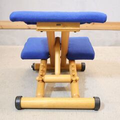 北欧ノルウェーのメーカー、STOKKE(ストッケ)のMULTI balans(マルチ・バランス)です！高さ調整と折り畳みが可能なバランスチェアーお子様から大人まで末永く活躍します♪の画像