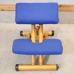 北欧ノルウェーのメーカー、STOKKE(ストッケ)のMULTI balans(マルチ・バランス)です！高さ調整と折り畳みが可能なバランスチェアーお子様から大人まで末永く活躍します♪の画像