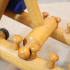 北欧ノルウェーのメーカー、STOKKE(ストッケ)のMULTI balans(マルチ・バランス)です！高さ調整と折り畳みが可能なバランスチェアーお子様から大人まで末永く活躍します♪の画像