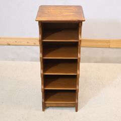 Karimoku(カリモク家具)のCOLONIAL(コロニアル)シリーズのスリッパラックです！アメリカンカントリー風の温かみのあるデザイン。スリムなのでリビングや玄関などの空いているスペースに！の画像