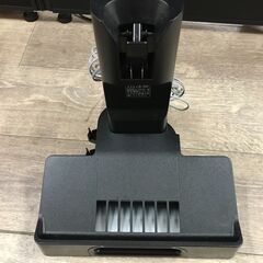 IRIS OHYAMA アイリスオーヤマ 充電式 サイクロンスティッククリーナー SCD-R2P-B コードレス掃除機 2023年製 動作品 25j菊STの画像