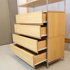無印良品(MUJI)の人気のオーク材×ステンレス ユニットシェルフ 引出し付きです。シンプルなデザインのラックは洋服タンスとして♪インダストリアルモダンなお部屋に！の画像