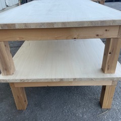 木のテーブル　作業台1台の画像