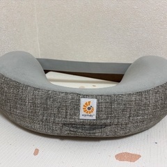 【取り引き中】エルゴベビー　授乳クッションの画像