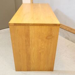 無印良品(MUJI)の人気のオーク材無垢材 パーソナルデスク。コンパクトなサイズとシンプルで無駄のないデザインは1人暮らしや在宅ワークのパソコンデスクや事務机にもおススメです♪ の画像