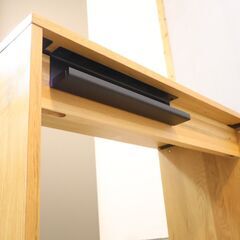 無印良品(MUJI)の人気のオーク材無垢材 パーソナルデスク。コンパクトなサイズとシンプルで無駄のないデザインは1人暮らしや在宅ワークのパソコンデスクや事務机にもおススメです♪ の画像