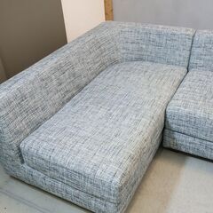 HUKLA(フクラ)の カウチソファです。ローバックの開放感のある現代的なデザインの高級感溢れるコーナーソファです。シンプルモダンなインテリアにオススメです♪の画像