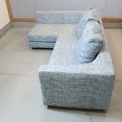 HUKLA(フクラ)の カウチソファです。ローバックの開放感のある現代的なデザインの高級感溢れるコーナーソファです。シンプルモダンなインテリアにオススメです♪の画像