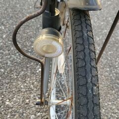 配達可能 自転車 ママチャリ 27インチ LEDライト 訳あり　後ろカゴ付の画像