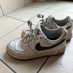 NIKE AIR FORCE 1 LOW RETRO WHITE/CHOCOLATE-METALLIC GOLDの画像