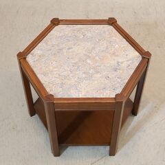 ACME FURNITURE(アクメファニチャー)のBROOKS(ブルックス)HEXAGON(ヘキサゴン)テーブルです。六角形のヴィンテージ感溢れるサイドテーブルは組み合わせてコーヒーテーブルにも♪の画像