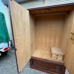 木製 クラシック調 洋服タンス 鏡付き 引き出し収納付き 軽量タイプ 桶川 引き取り限定の画像