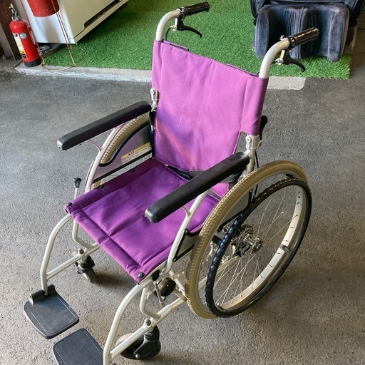 車椅子　前輪の大きな安定した軽量です！