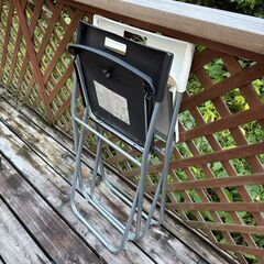 IKEA 折りたたみパイプ椅子 2脚の画像
