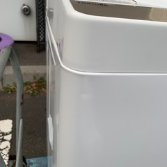 美原店 TOSHIBA 全自動電気洗濯機 AW-5G8 東芝 縦型 5kg 2019年製　タオル掛け付きの画像