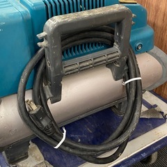 ジャンク エア漏れあり makita マキタ 常圧 高圧 エアコンプレッサー AC3302 【店頭引取限定】の画像
