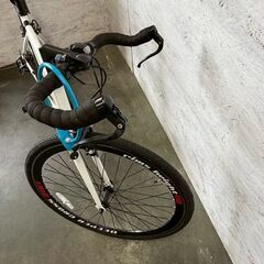 【DEEPER】 ロードバイク 自転車 動作確認済み ワイヤーロック付き クロスバイク ホワイト A0674の画像