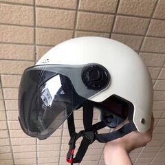ヘルメットを無料進呈します。の画像