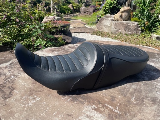 FLHRS ダブルシート　タックロール　〜07 K＆H 美品　 ハーレー　K＆Hのロードキングカスタム専用