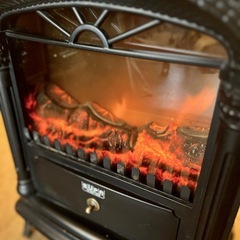 EUPA ユーパ 電気式暖炉 Electric Fireplace Heater ストーブ Stove ヒーター Heater 暖房 暖炉型ヒーター Classic Style Black ブラック アンティーク調 Antique Design 電気ヒーター おしゃれ家電 インテリア おしゃれの画像